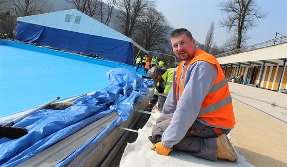 V plaveckém areálu Brná finiují opravy relaxaního bazénu, nové budou stny i...