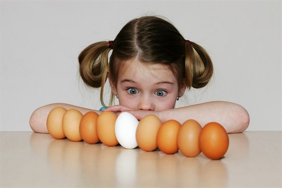 O bílá vejce je zájem pouze ped Velikonocemi. Obchody je jinak tém...