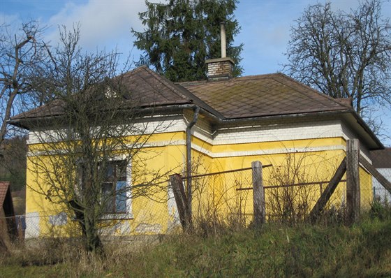 Strání domek ve stanici Stelná.