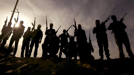 Isis má mnoho význam, ten nejuívanjí se v poslední dob váe k teroristické organizaci Islámský stát (ilustraní foto)