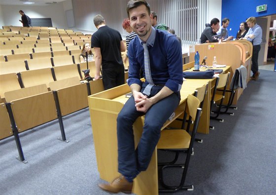 Stanislav Gálik pednáel studentm ekonomické fakulty MU o tom, jak dlat v...