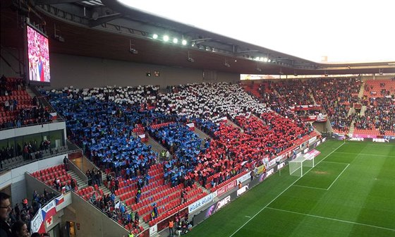 Fanouci ped zápasem esko - Lotysko na stadionu v Edenu