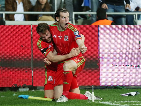 Velský útoník Gareth Bale se raduje ze vsteleného gólu.