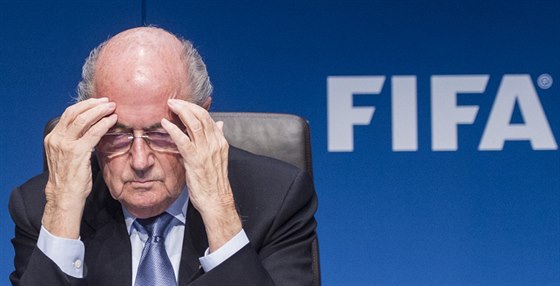 KONEC? Sepp Blatter me být doasn sesazen. Jedná o tom etická komise FIFA.