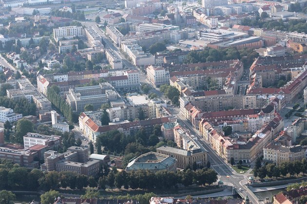 Letecký pohled na moderní centrum Hradce Králové, které navrhl Josef Goár.