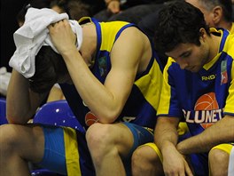 Hlavy dole na stdace basketbalist st nad Labem.