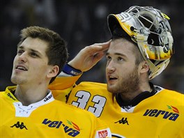 Litvnovt hokejist Jakub Soukup (vlevo) a Pavel Francouz