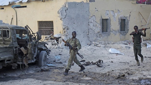 Terorist pepadli hotel v centru Mogadia, zabili sedm lid. (27. bezna 2015)