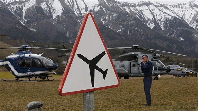 Francouzt zchrani ptraj po troskch zcenho airbusu (24. bezna 2015)