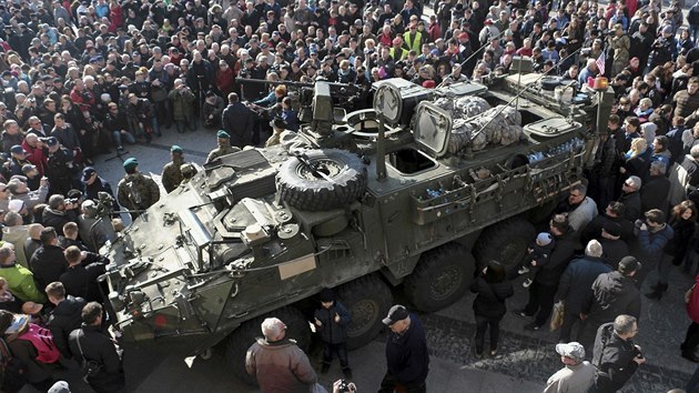 Konvoj americk armdy bhem cesty Dragoon Ride v polskm Bialystoku (23. bezna 2015)