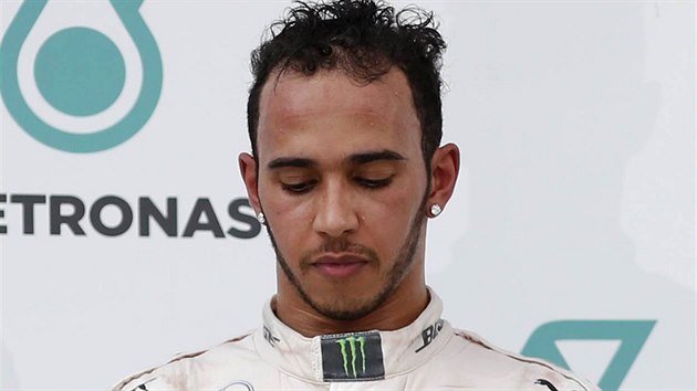 Lewis Hamilton nevypadal po Velk cen Malajsie zrovna spokojen.