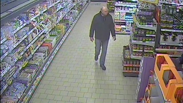 Policie ptr po mui, kter kradl v supermarketu v Brandse nad Labem, na ochranku pak zatoil elektrickm paralyzrem (20.2.2015)