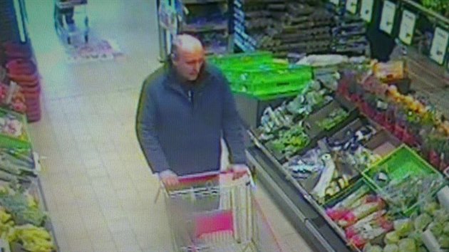 Policie ptr po mui, kter kradl v supermarketu v Brandse nad Labem, na ochranku pak zatoil elektrickm paralyzrem (20.2.2015)