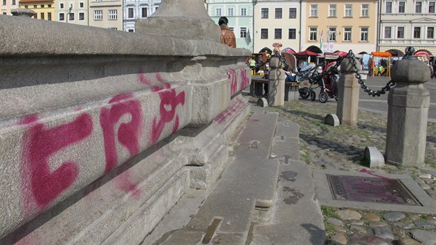 Vandal v noci na tvrtek posprejoval Samsonovu kanu na nmst Pemysla Otakara II.