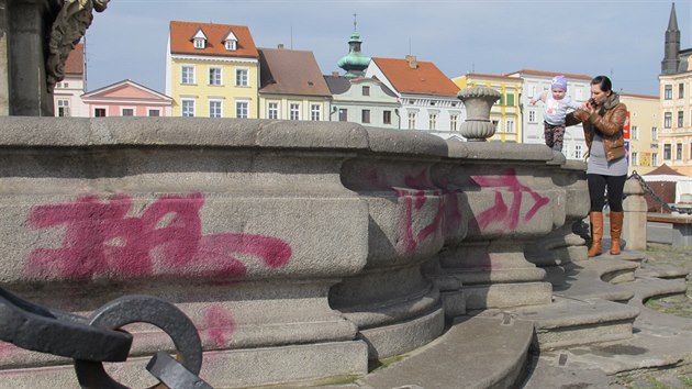 Vandal v noci na tvrtek posprejoval Samsonovu kanu na nmst Pemysla Otakara II.