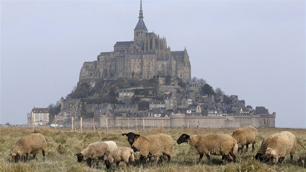Klter Mont Saint-Michel zav plivy a odlivy stolet (20. a 21. bezna 2015).