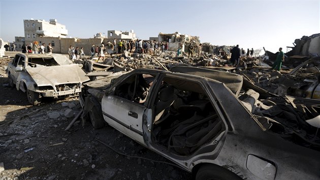 Na mst bombardovn v rezidenn tvrti jemensk metropole Sanaa.