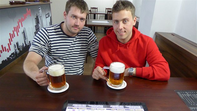 Jakub Sea (vlevo) a Pavel Binder nedokonili vysokou kolu, msto toho se vrhli do pivnho byznysu.