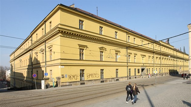 Budova bývalých Hanáckých kasáren na námstí Republiky v Olomouci. Díve byla...