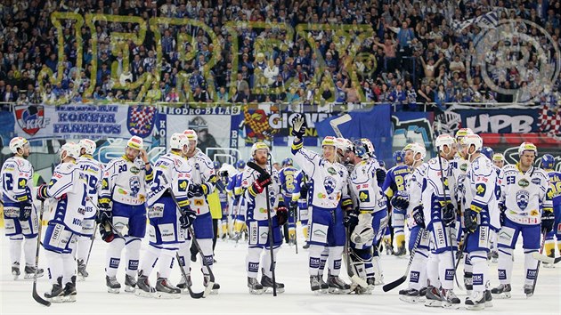 JSME TAM. Hokejisté Komety slaví postup do semifinále play-off.