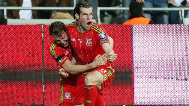 Velsk tonk Gareth Bale se raduje ze vstelenho glu.