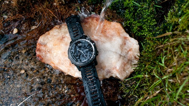 Garmin Fenix 3, hodinky jako stvoen pro vlety do prody. Vodotsnost je udvna 100M.