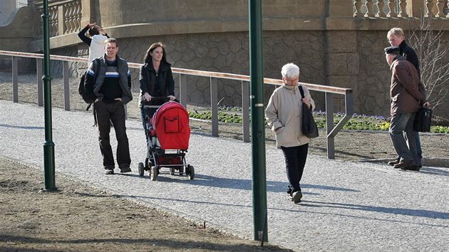 Opravy takzvanch divadelnch teras vrazn promnily okol Divadla J. K. Tyla v Plzni. (19.3. 2015)