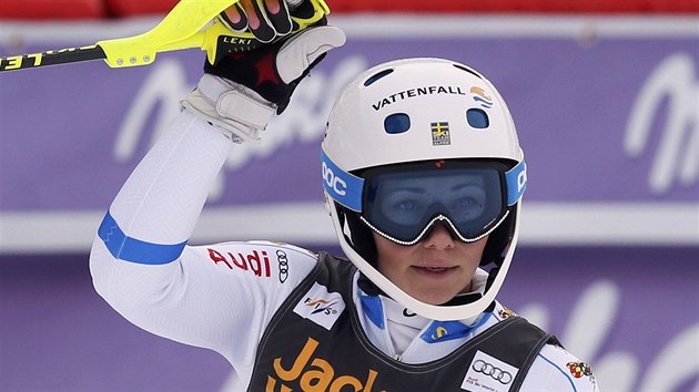 vdsk lyaka Frida Hansdotterov se raduje po sv jzd ve slalomu v Mribelu.