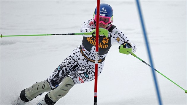 Slovensk slalomka Veronika Velez Zuzulov na trati v Mribelu.