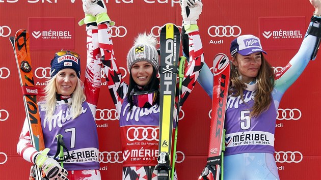Trio nejlep en z poslednho obho slalomu sezony v Mribelu. Uprosted vtzn Anna Fenninegrov z Rakouska, vlevo jej druh krajanka  Eva-Maria Bremov a bronzov Tina Mazeov ze Slovinska.