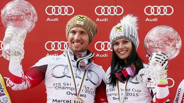 Rakout krlov Svtovho pohru 2014/2015. Vtz muskho serilu Marcel Hirscher a jeho kolegyn z reprezentace Anna Fenningerov.