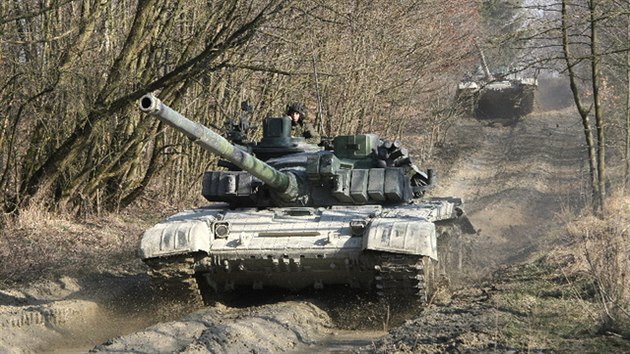 Ve vojenskm vcvikovm prostoru Libav absolvovali novci 73. tankovho praporu z Pslavic zvren kurz stelc tank.