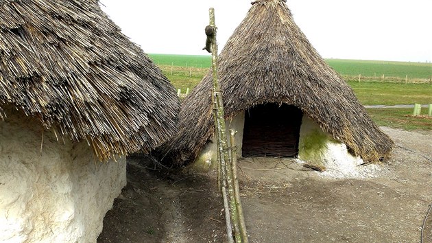 Rekonstrukce pvodnch staveb v okol Stonehenge