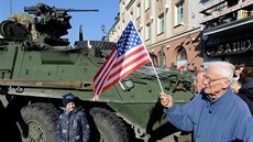 Konvoj americké armády během cesty „Dragoon Ride“ v polském Bialystoku (23.... Konvoj americké armády během cesty „Dragoon Ride“ v polském Bialystoku (23....