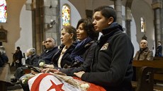 Modlitba za obti stedeního útoku v Tunisku (21. bezna 2015).