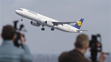 Z Düsseldorfu odletlo letadlo Lufthansy s píbuznými obtí letecké nehody ve...