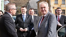Miloš Zeman během své návštěvy Stráže pod Ralskem na Českolipsku. Miloš Zeman během své návštěvy Stráže pod Ralskem na Českolipsku.