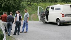 Falení policisté pepadli auto s 80 miliony korun (na snímku) ve stedu ráno...