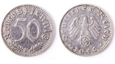 V argentinské džungli objevili skrýš nacistů. Ukrývala mince a keramiku.... V argentinské džungli objevili skrýš nacistů. Ukrývala mince a keramiku....