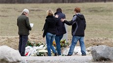 Píbuzní obtí havárie airbusu Germanwings pili uctít památku svých...