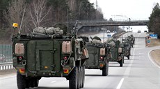 Konvoj americké armády během cesty „Dragoon Ride“ v Lotyšsku Konvoj americké armády během cesty „Dragoon Ride“ v Lotyšsku