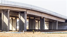 Sedmaticítka je uzavená kvli betonování mostní estakády.