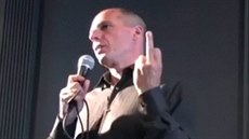 Janis Varufakis na videu z roku 2013.