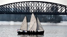 Návštěvníky pražské náplavky na Rašínově nábřeží vozily po Vltavě zdarma... Návštěvníky pražské náplavky na Rašínově nábřeží vozily po Vltavě zdarma...