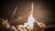 Raketa SpaceX Falcon nese na supersynchronní obnou dráhu satelity ABS 3A a...