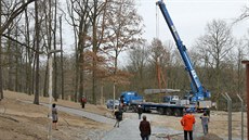 Do Lochotínského parku v Plzni se vrátil Artuv stl, obelisk vytvoil socha...