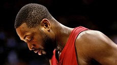 Dwyane Wade z Miami, zklamaný z výsledku zápasu s Atlantou.