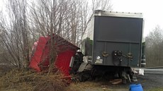 Nehoda kamionu v  Hemanicích v Podjetdí.