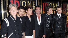 Simon Cowell a skupina One Direction, kterou kdysi vytvoil ze zpvák v...