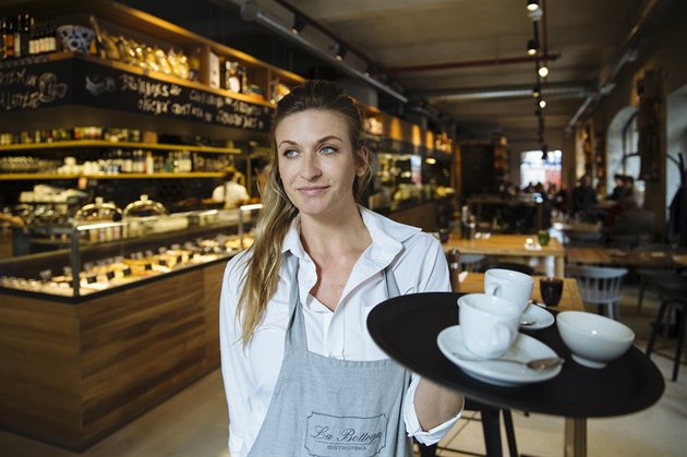 La Bottega Bistroteka. K Riccardu Lucquemu se chodí jak na ranní kafe, tak na...